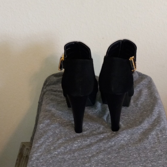 Heels - Picture 2 of 4